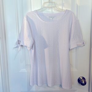 Super pretty white eyelet pattern top with tied sleeves and in great condition